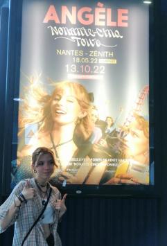 Cl�mentine assiste au concert d'Ang�le 