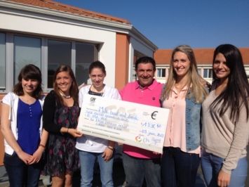 Le Lyc�e Charles- Peguy