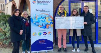 La Fondation de la Banque populaire grand Ouest a remis un ch�que � l�association � ma vie 