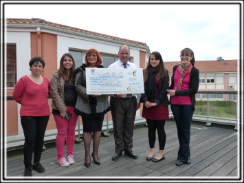 Remise de ch�que des �l�ves Charles P�guy 7 Mai 2015