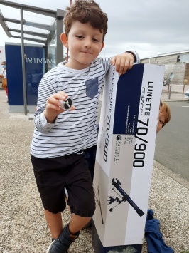 Liam voulait voir des requins de  tr�s pr�t