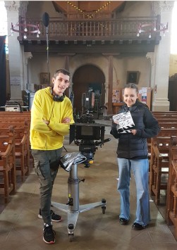 Maïa assiste au tournage d'un film Maïa assiste au tournage d'un film