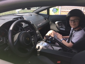 Corentin r�vait de mont� � bord des supers voitures