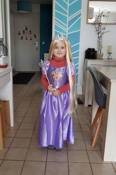 Ambre en robe de princesse Disney