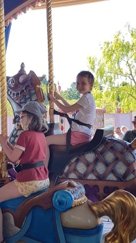 Emmy vit son r�ve en famille � Disneyland Paris